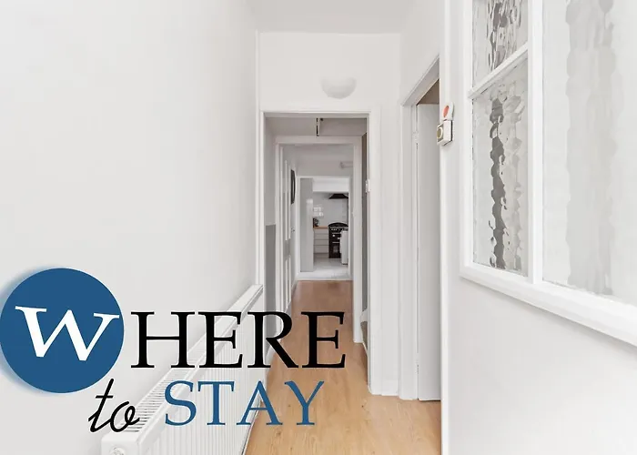 Entire Modern House Center