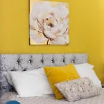 Entire Modern House Center شقة *