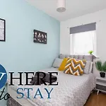 Entire Modern House Center شقة