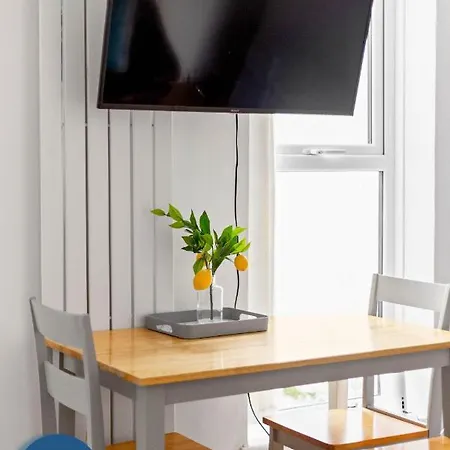 Entire Modern House Center Lejlighed Barrow-in-Furness