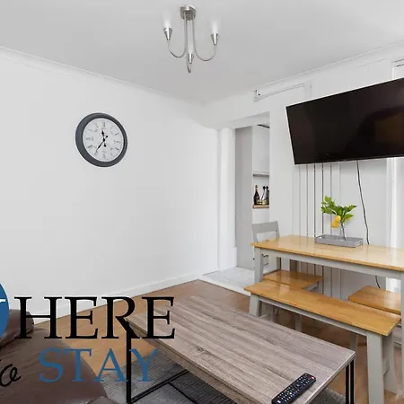 Entire Modern House Center