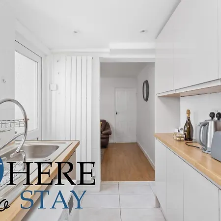 Entire Modern House Center