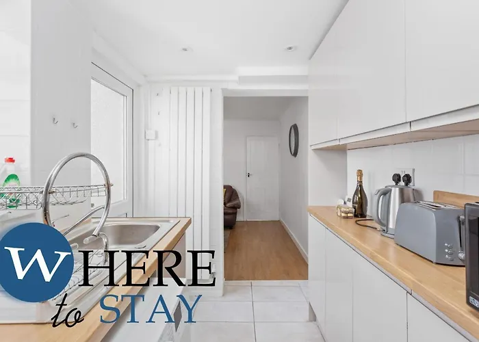 Entire Modern House Center