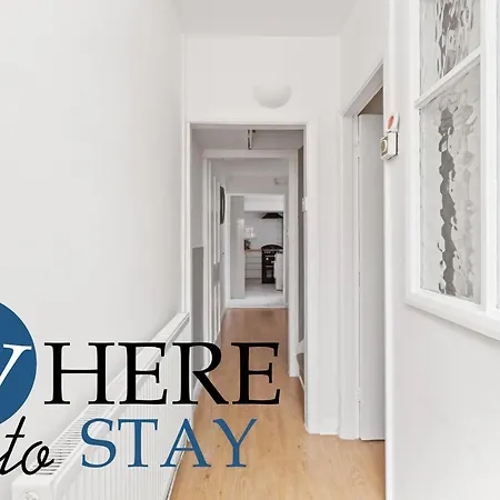 Entire Modern House Center